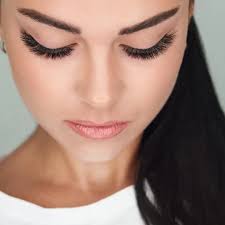 The Best Kept Secrets to Luscious Lashes: Tips for Growing Eyelashes Naturally